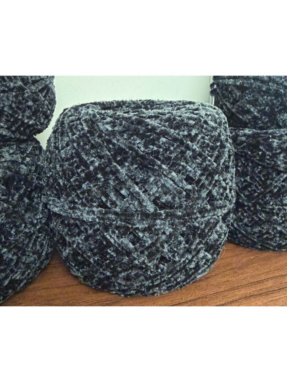 Reclaimed Polyester Worsted Chenille Yarn 1037 Yds Black 480g (5 Cakes) - Picture 4 of 5